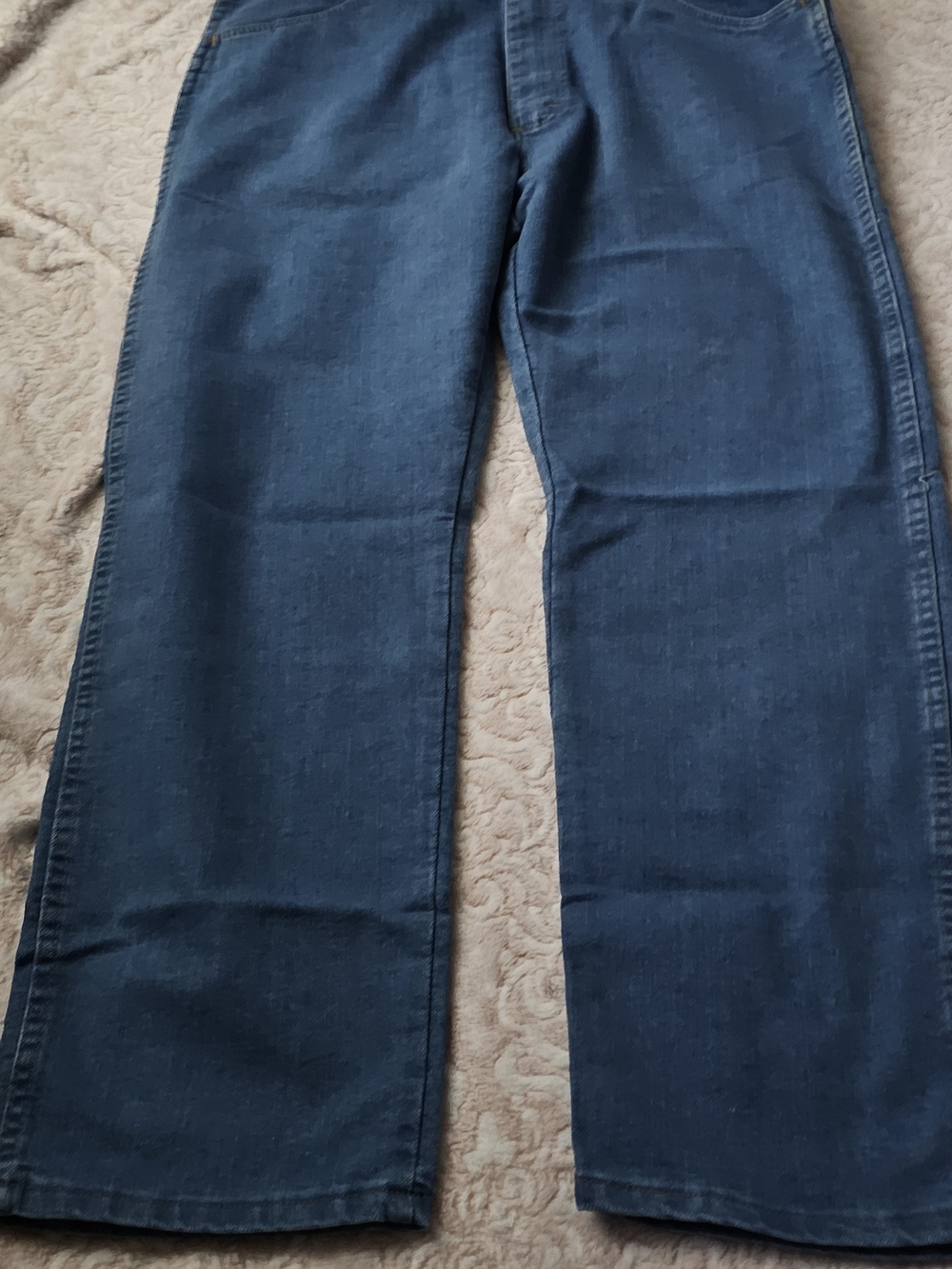 Wrangler Men's Relaxed Straight Jeans in Dark Blue Wash